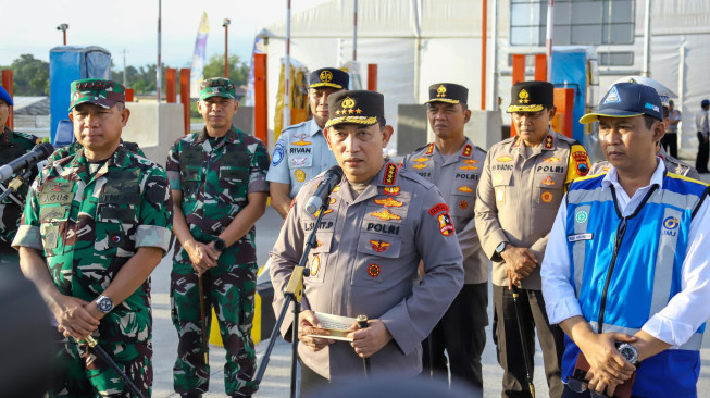 Persiapan Pengamanan Natal-Tahun Baru, Kapolri dan Panglima TNI Tinjau Gerbang Tol Prambanan